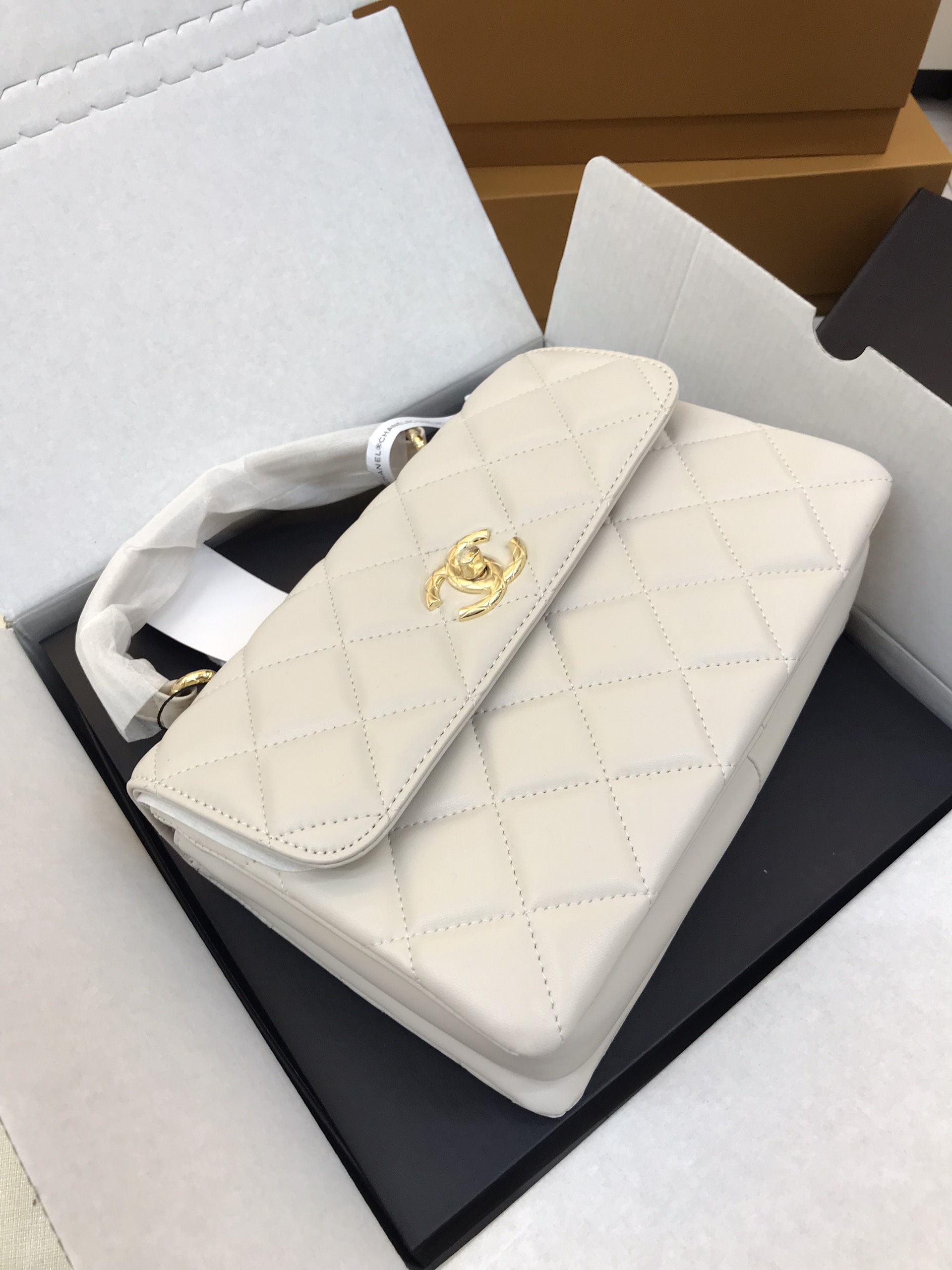 Túi Xách Chanel Trendy Super Logo Plate Màu Trắng Size 26cm